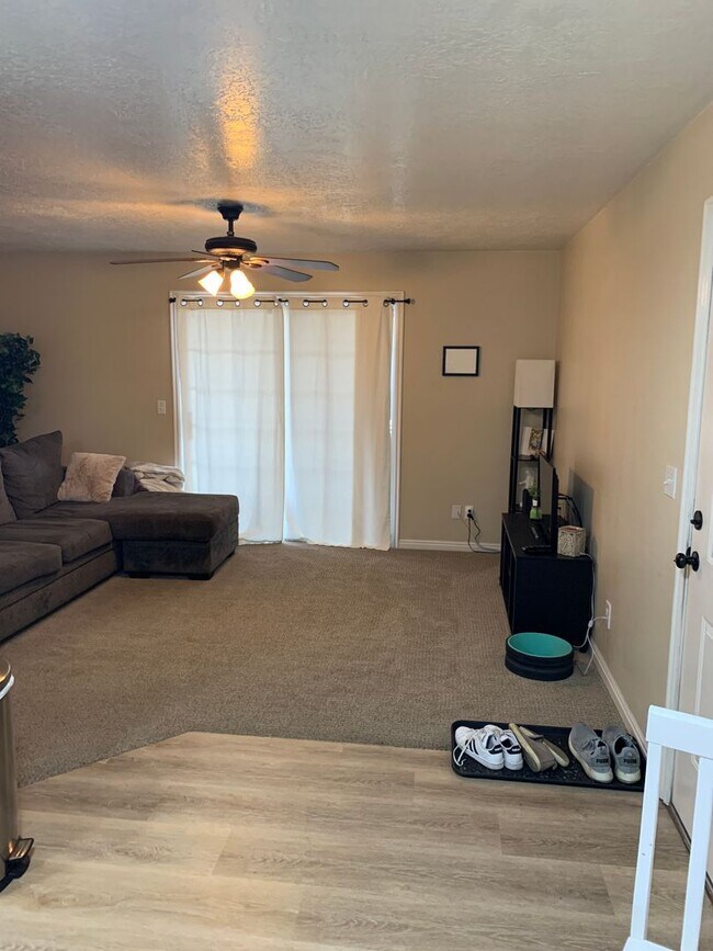 Building Photo - Beautiful 2 Bedroom Condo in North Orem