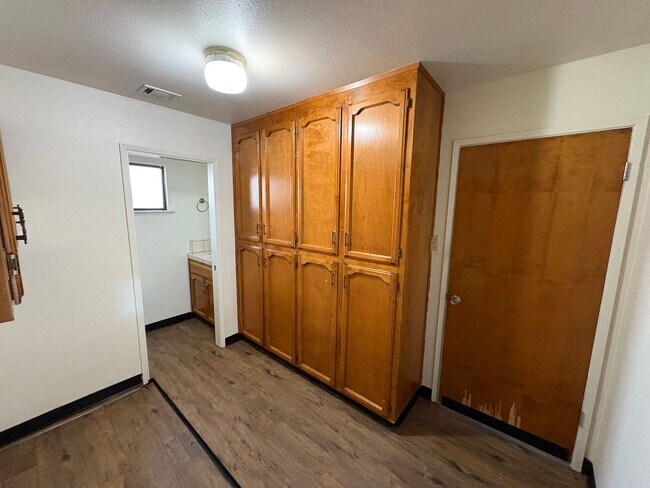 Building Photo - 636 Ramblewood Ct