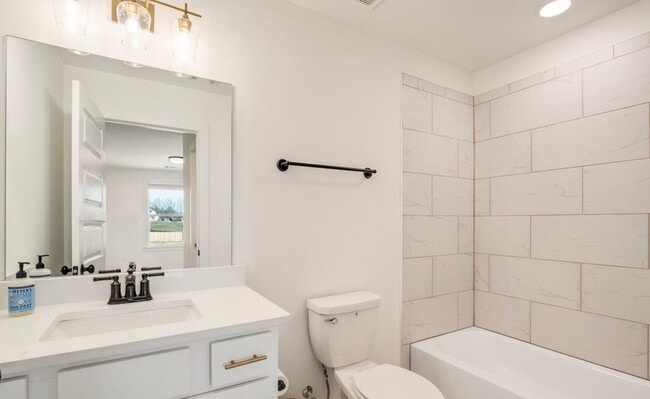 Building Photo - 9573 Pk Trl Rd