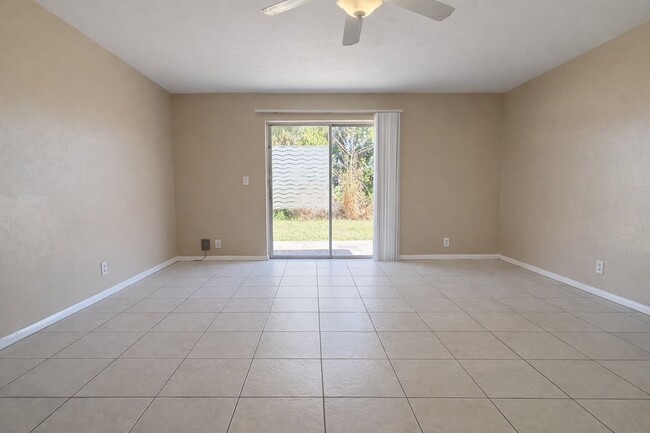 Building Photo - 105/107 SE 2ND AVE