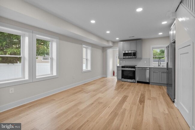 Building Photo - 334 Maple Ave