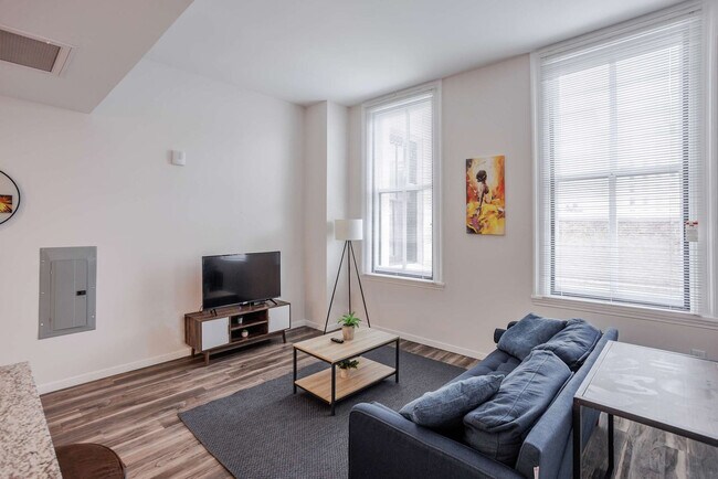 Building Photo - 1 W 4th St