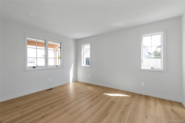 Building Photo - 157 Lincoln Ave