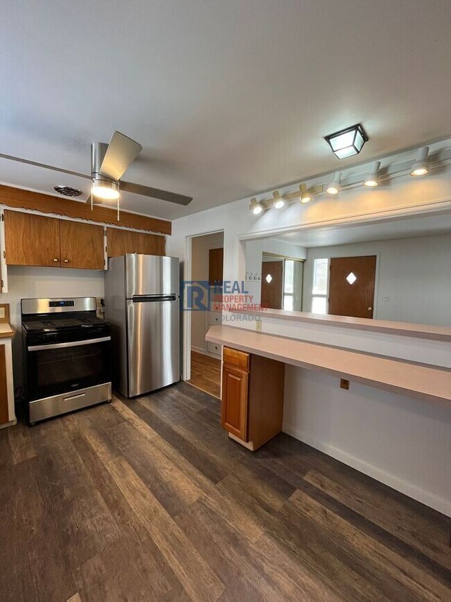 Building Photo - 865 Balsam St