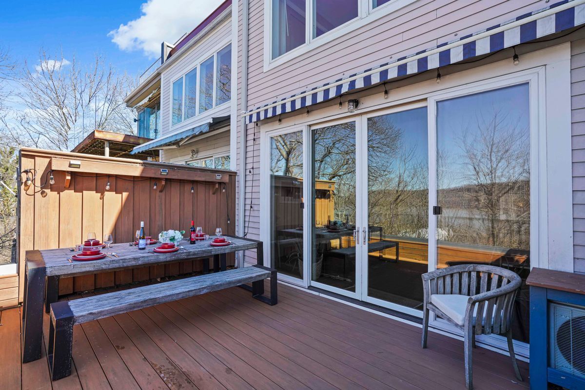 Building Photo - 493 Warburton Ave