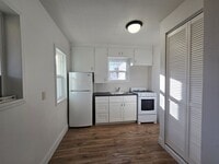 Building Photo - Newly Updated 1 Bed / 1 Bath Bungalow