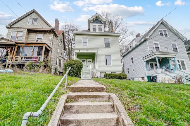 Building Photo - 870 Rockdale Ave