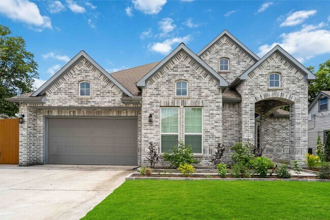 Building Photo - 1303 Gardenia Dr