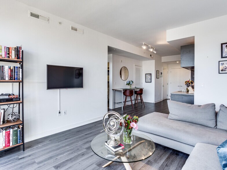 Building Photo - 2030 8th St NW