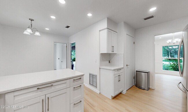 Building Photo - 3812 Buckskin Trail E
