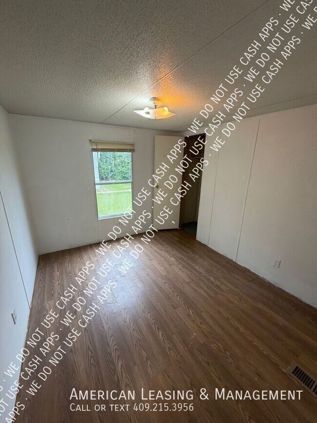 Building Photo - 102 Hornet Ln