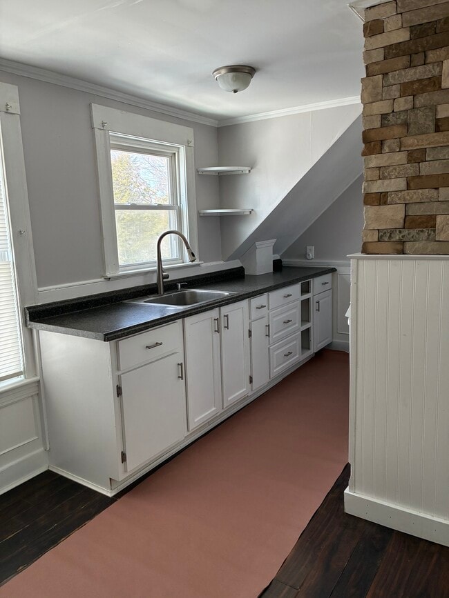 Building Photo - 42 S Central St