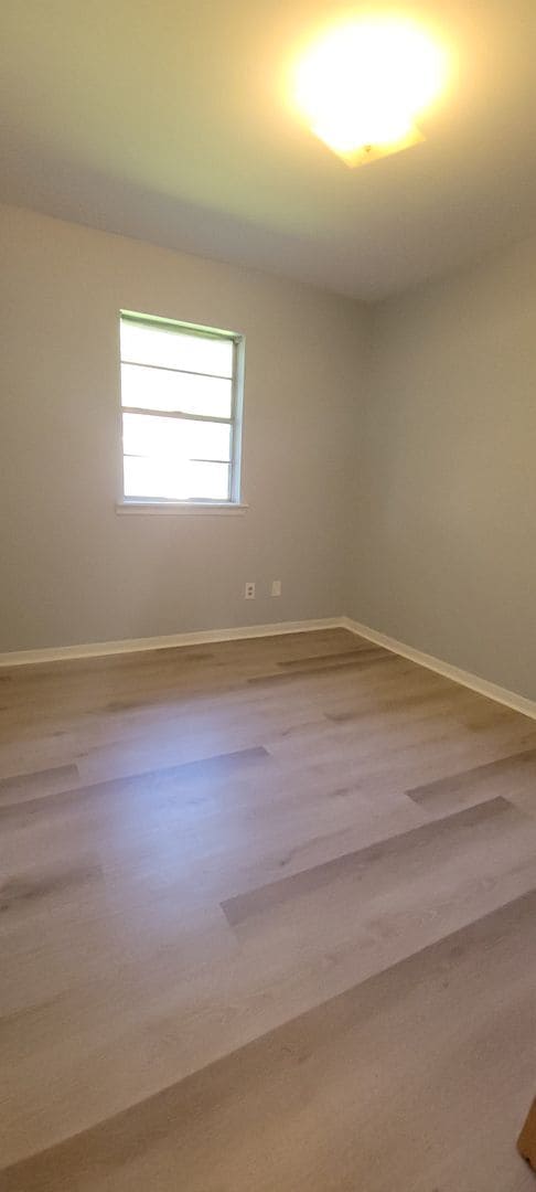 Building Photo - Gorgeous 3 bedroom/1.5 bath home with cove...