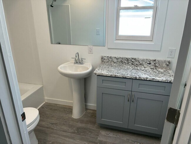 Building Photo - Welcome to the Heart of Unionville prime location!