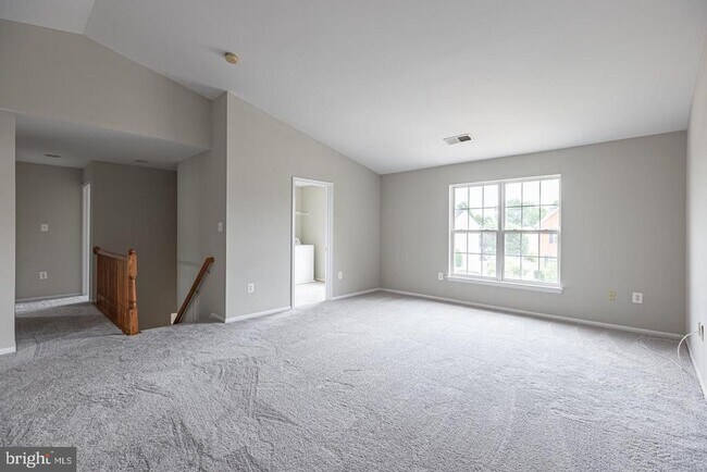 Building Photo - 8 Mintwood Dr