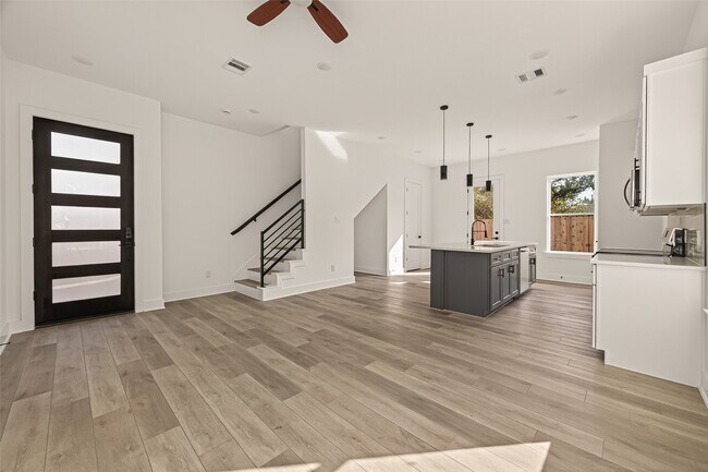 Building Photo - 2475 Carmel St