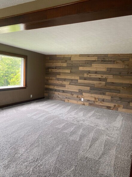 Building Photo - 1703 Skyline Heights