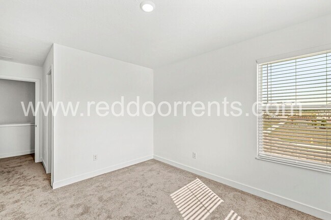 Building Photo - 2224 Boxwood Dr