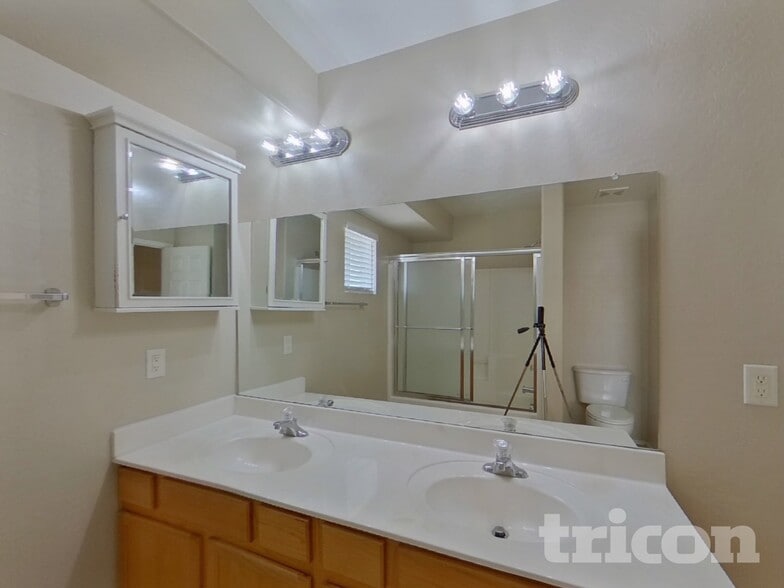 Building Photo - 16015 N 30th St