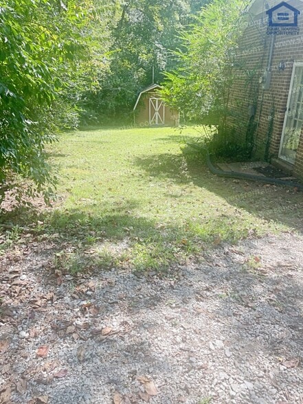 Building Photo - 2050 Wildwood Rd
