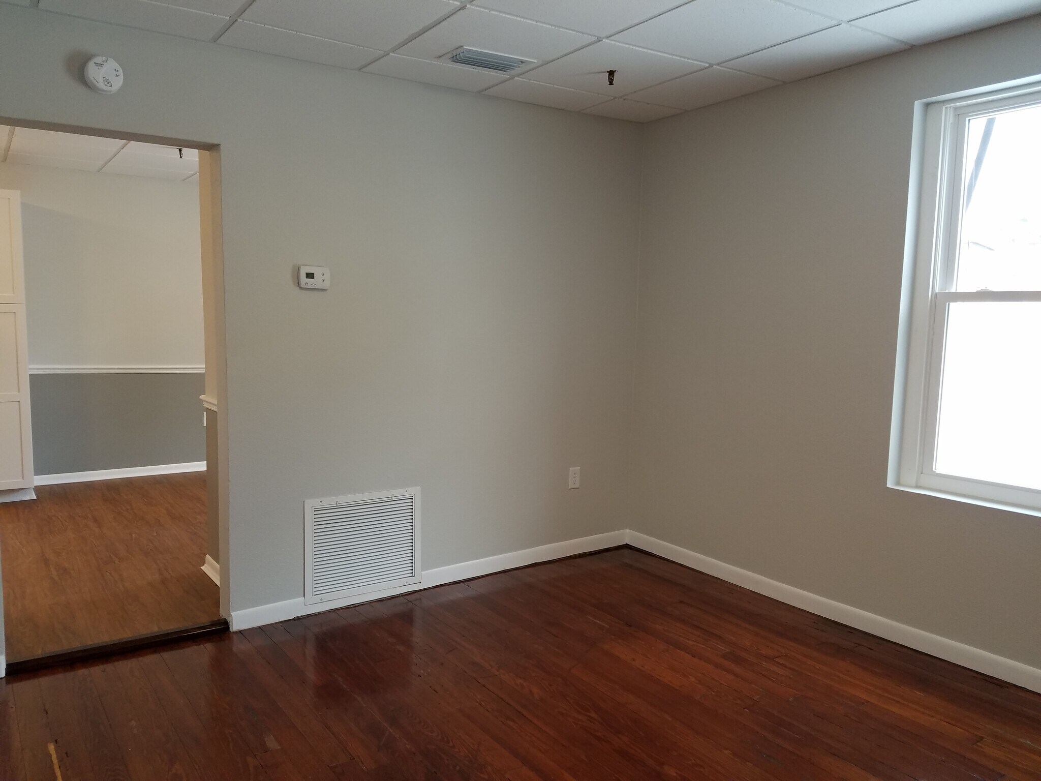 Building Photo - 115 E 4th Ave