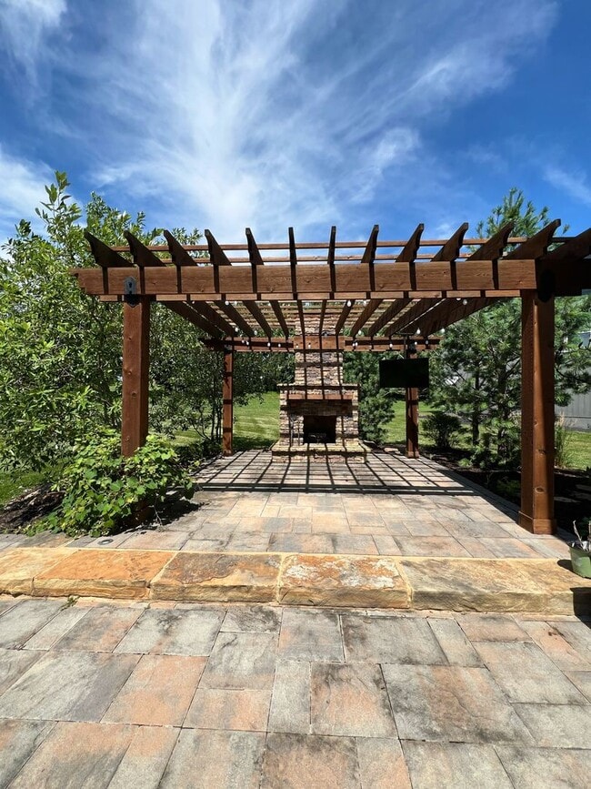 Building Photo - Luxury 5-Bed Home in Wilshire Farms – Blue...
