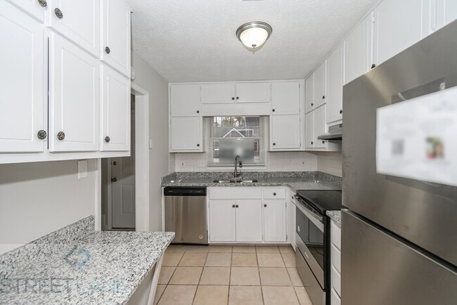 Building Photo - REDUCED!