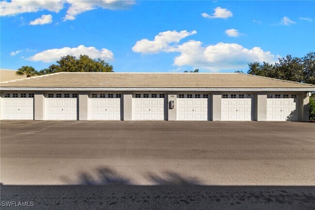 Building Photo - 2215 Chesterbrook Ct