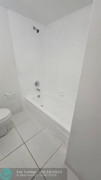 Building Photo - 4374 NW 9th Ave