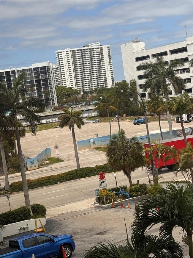 Building Photo - 3725 S Ocean Dr