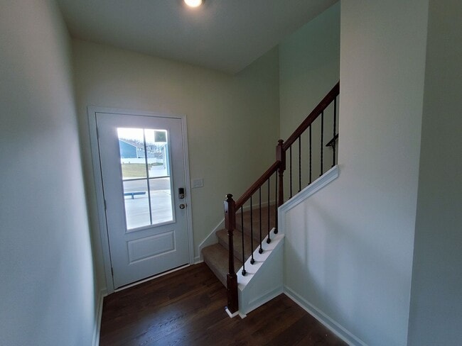 Building Photo - Kodak 37764 - 3 bedroom 2.5 bath townhouse - call Dustin Walker 865-221-0197