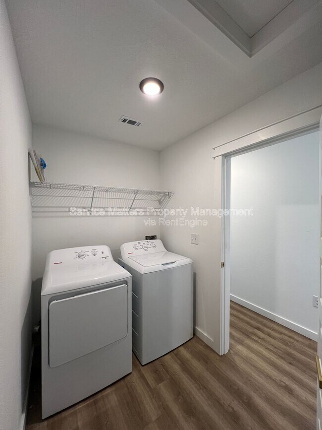 Building Photo - 3241 Damon Dr