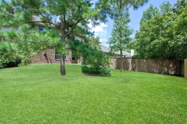 Building Photo - 114 N Hawkhurst Cir