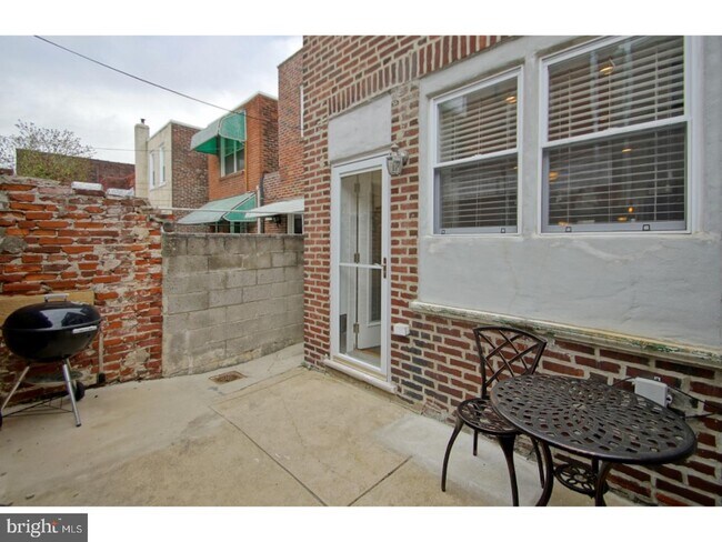 Building Photo - 1112 Morris St