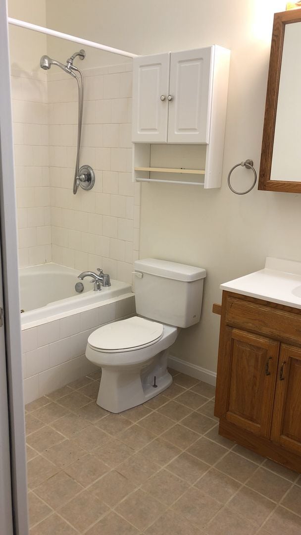 Building Photo - Very large 2 bedroom Rambler in Park Hall, MD