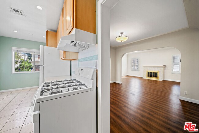 Building Photo - 1453 S Durango Ave