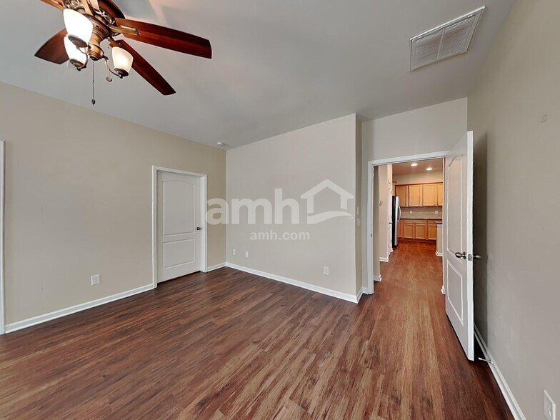 Building Photo - 1613 Deer Meadows Dr