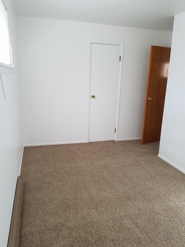 Building Photo - Triplex in Lafayette - 2 Bedroom 1 Bath End Unit