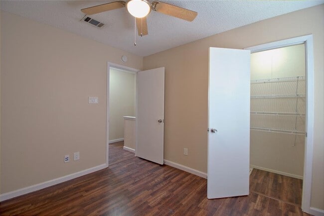 Building Photo - 1015 E Yager Ln