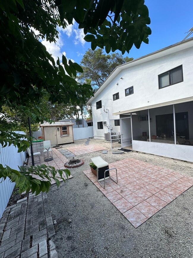 Building Photo - 2936 SW 11th St