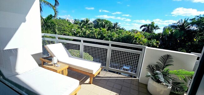 Building Photo - 365 SE 6th Ave