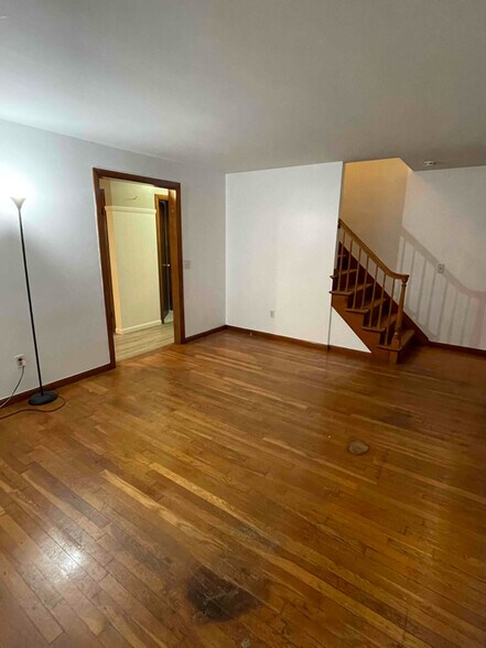 Building Photo - 53 Victoria St