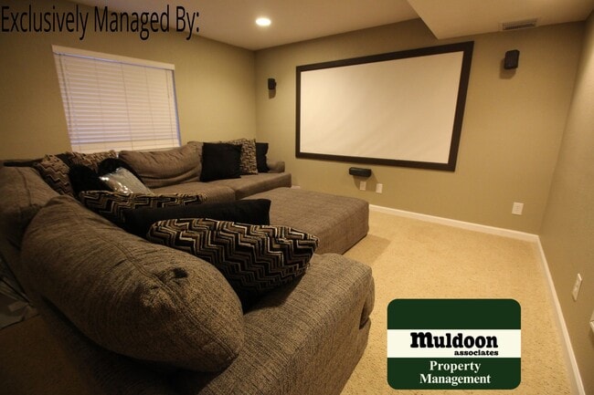 Building Photo - Beautiful 3 bedroom home that includes a f...