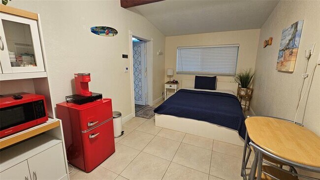 Building Photo - 436 NE 25th Ave