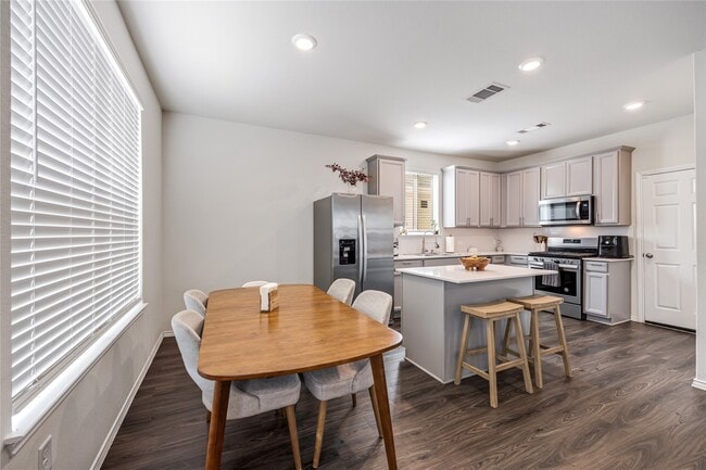 Building Photo - 25415 Rock Spur Trl