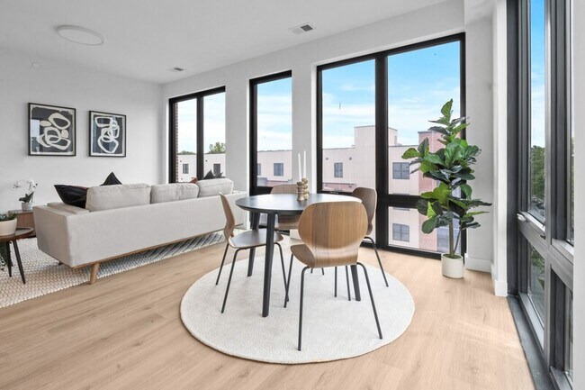 Building Photo - 407 Highland Ave