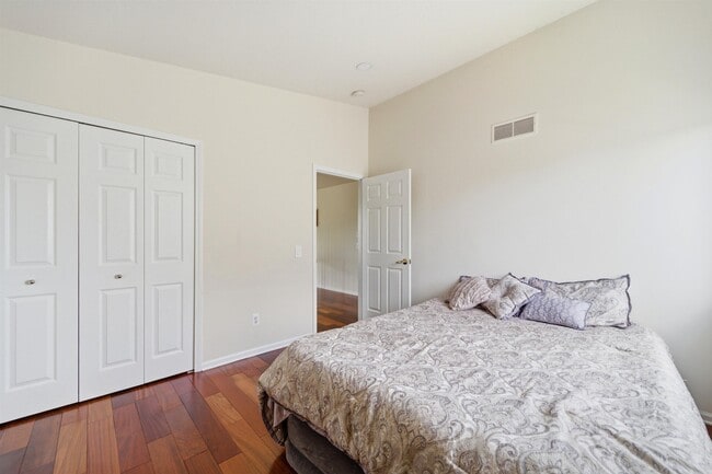 Building Photo - 2243 Sun Valley Dr