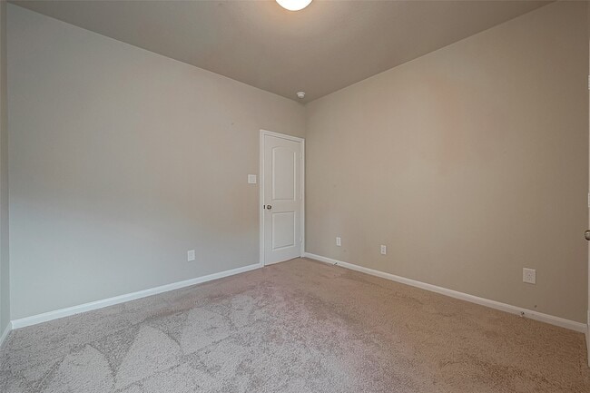Building Photo - 8700 Laurel Crest Dr