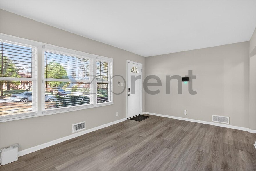 Building Photo - Unit A
