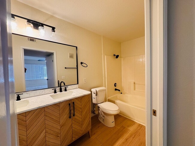 Building Photo - 2 bedroom, 2-bathroom condo for rent